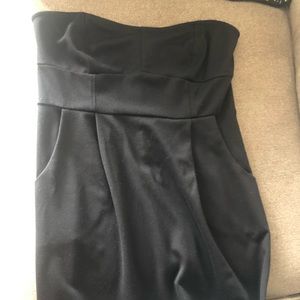 Cotton black mini with pockets and sweetheart neckline